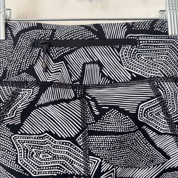 Lululemon Tight Stuff Crop Leggings 4 Dottie Tribe White Black - Picture 5 of 8